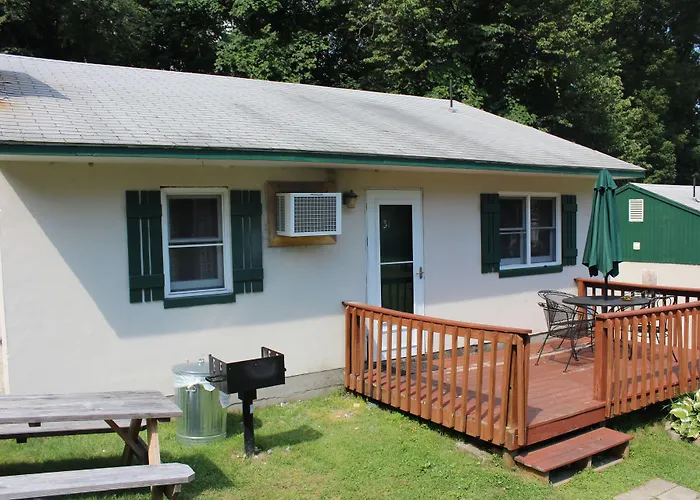 Hill View Motel And Cottages
